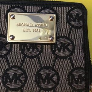 Michael kors wallet